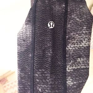 EXTREMELY RARE LULULEMON MERMAID SCALE TIGHTS